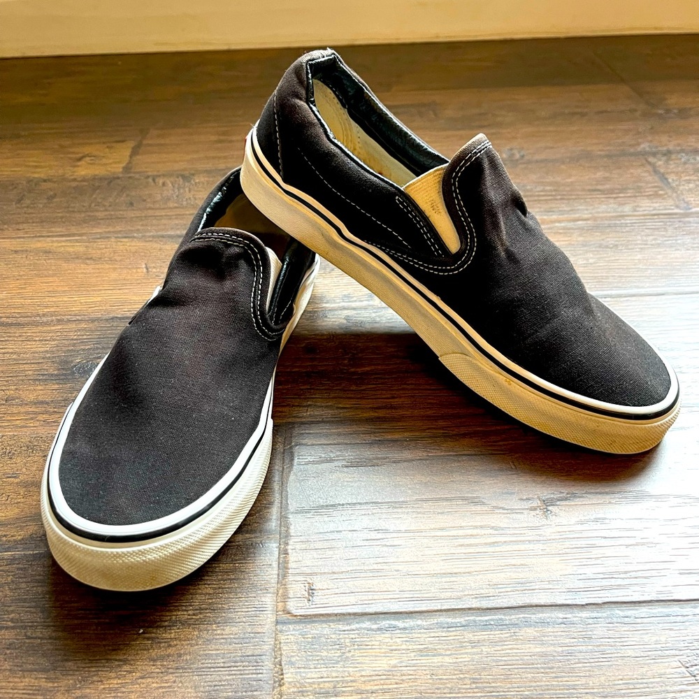 Vans Asher Slip Ons Men’s 6 Women’s 7.5